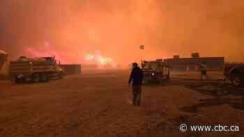 Hundreds from Sandy Lake evacuate to GTA amid blazing wildfires