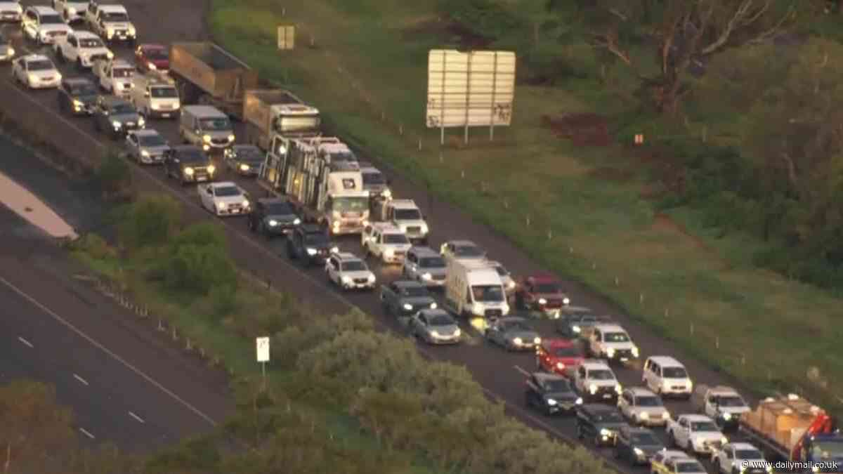Princes Freeway Melbourne closed causing huge traffic delays after crash