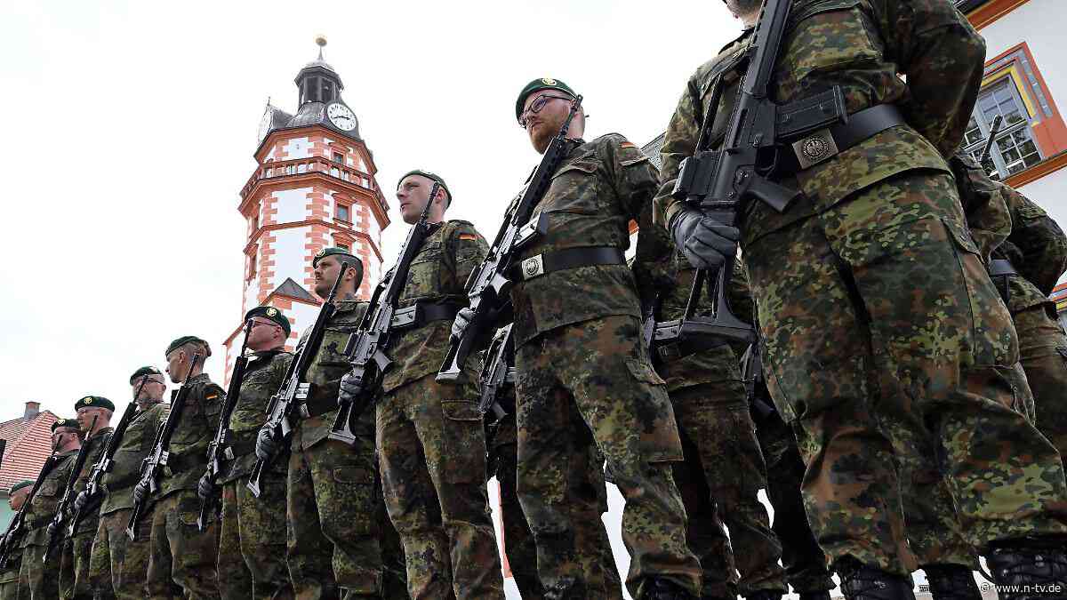 Kritik an Abwarte-Votum der SPD: Deutscher Nato-General verlangt Rückkehr zur Wehrpflicht