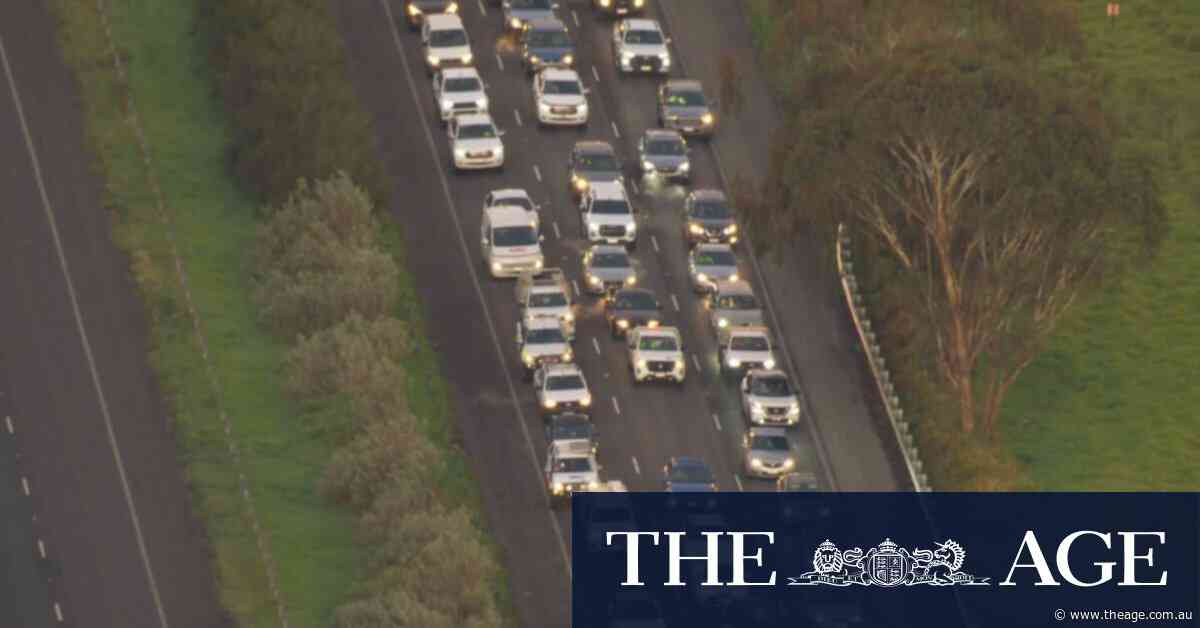 Princes Freeway crash: Commuters near Werribee face two-hour traffic delays after 11-vehicle incident