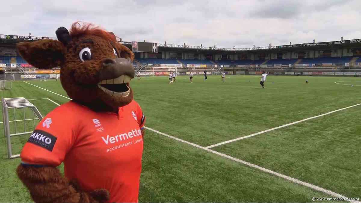 Wie mascotte Boy Buffel aankijkt door de mond, kijkt Fleur in ogen; gênant