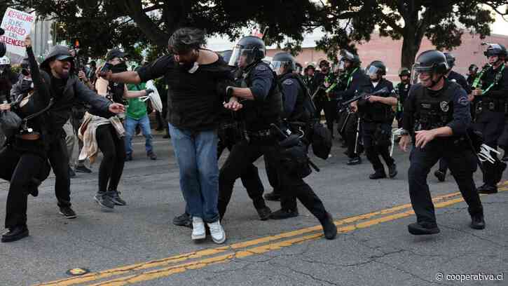 Los Ángeles declaró toque de queda ante tensión por redadas y protestas
