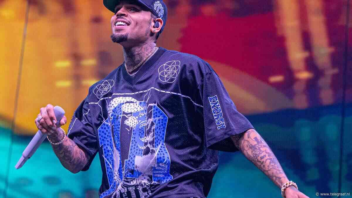 Chris Brown sluipt ’s nachts door straten Amsterdam: ’Het helpt me om me menselijk en normaal te voelen’
