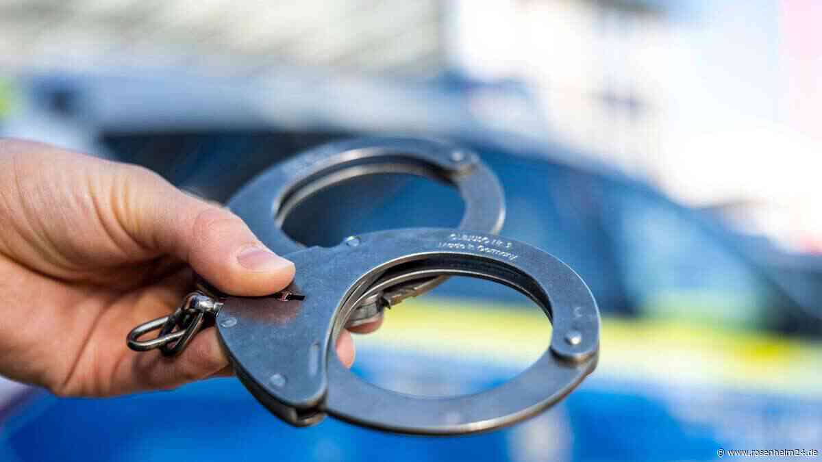 Nach Flucht klicken die Handschellen: Bad Endorfer (36) hat ausstehenden Haftbefehl