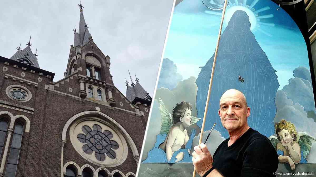 Hyperrealistische Maria waakt over 500 kaarsjes