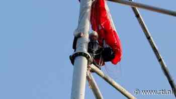 Parachutist raakt verstrikt in zendmast Oss