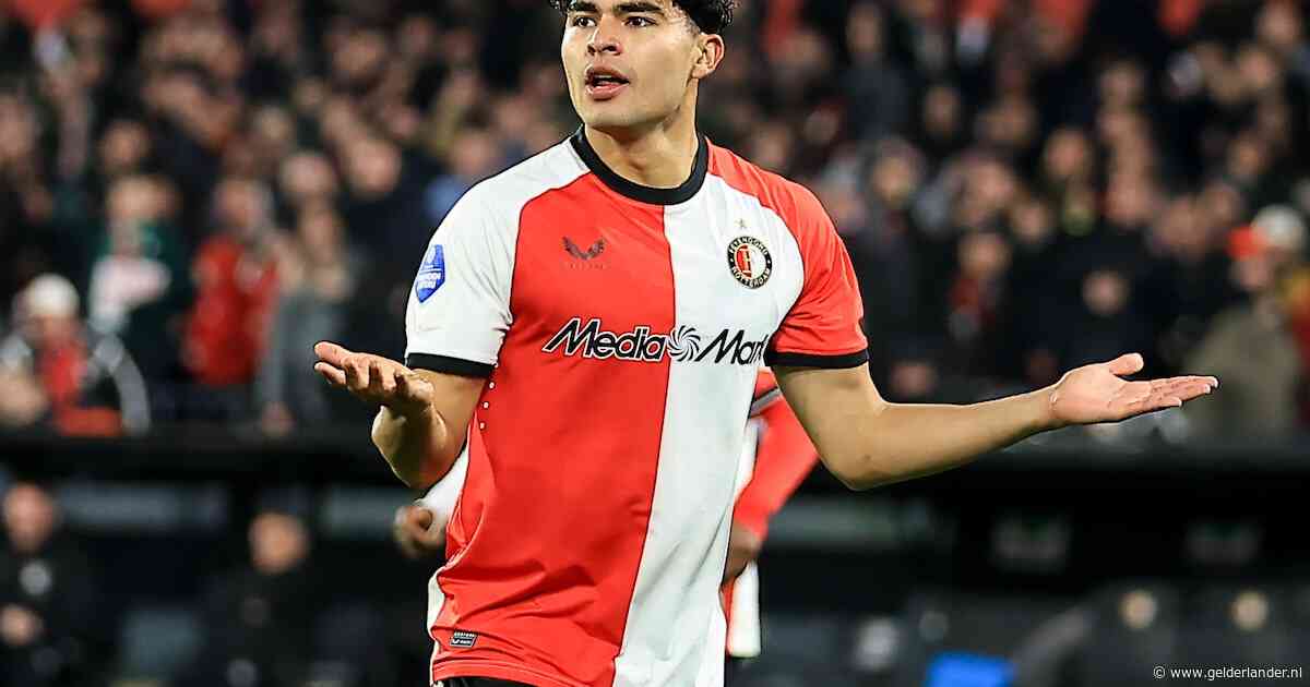 Feyenoord-spits (19) deelt vuistslag uit aan tegenstander tijdens jeugdtoernooi