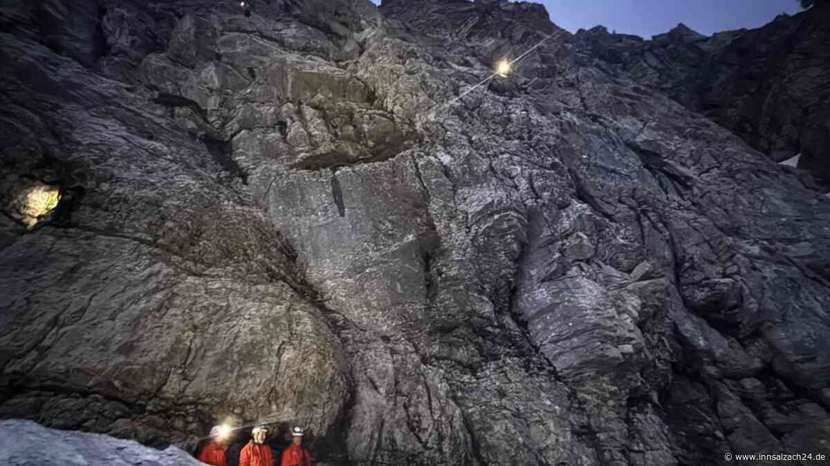 Hilferufe und mit nur einem Bein in Felswand: Dramatische Rettung an Zugspitze