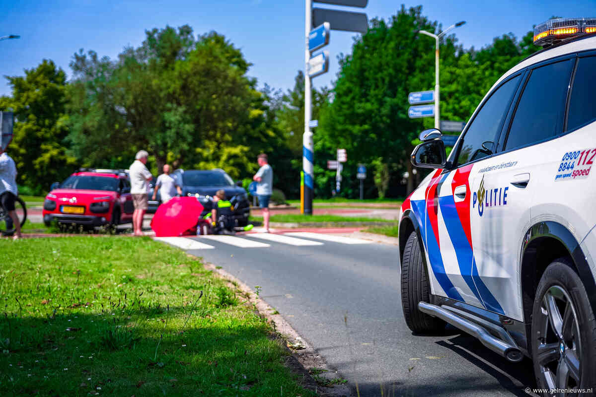 Fietser gewond bij aanrijding op rotonde, automobilist meldt zich later
