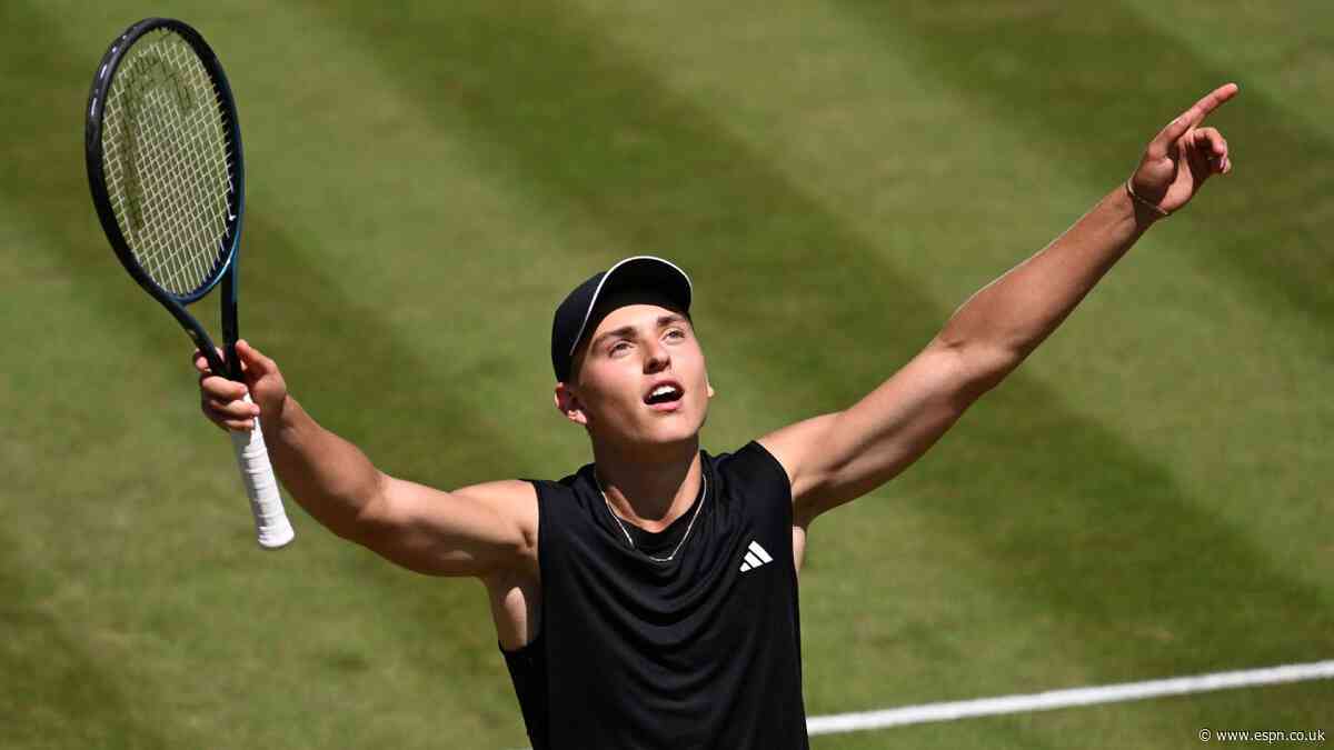 Engel youngest in grass-court quarters since '85