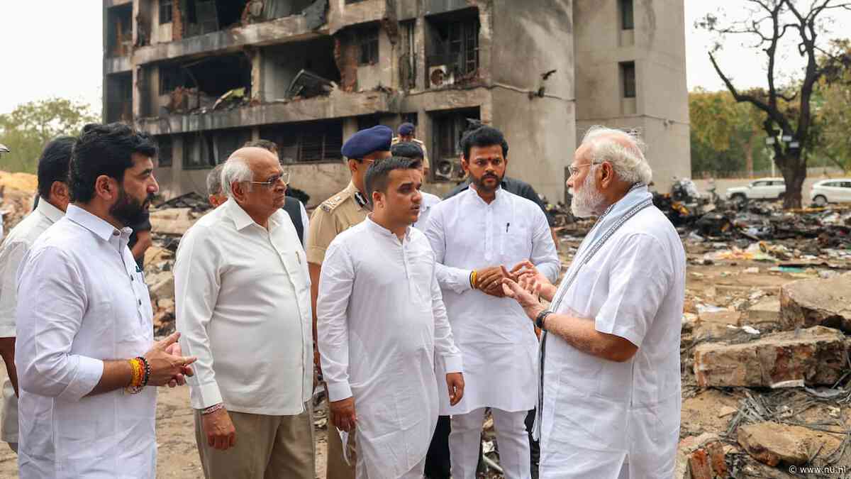 Zoektocht naar slachtoffers vliegramp India gaat door, Modi bezoekt rampplek