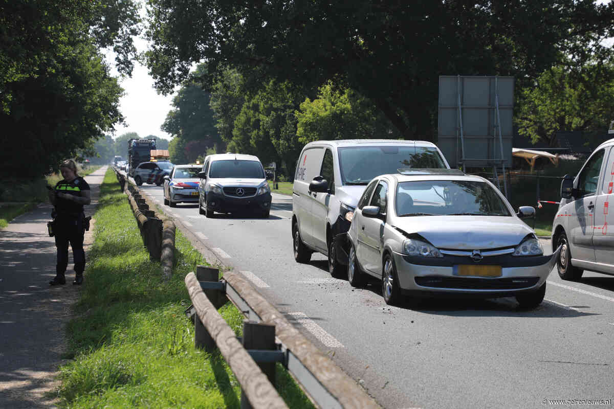 Vijf auto’s betrokken bij kop-staartbotsing, flinke vertraging