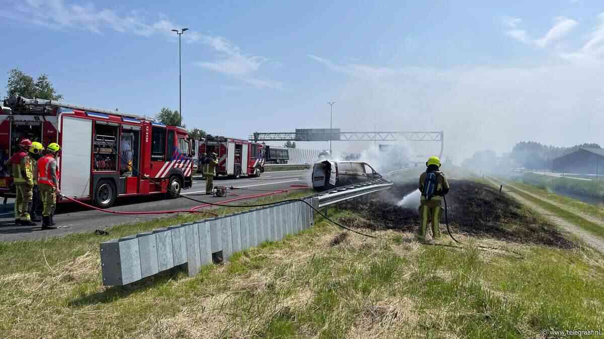 Drukte en vertragingen op de wegen door verschillende incidenten, auto langs A5 in brand