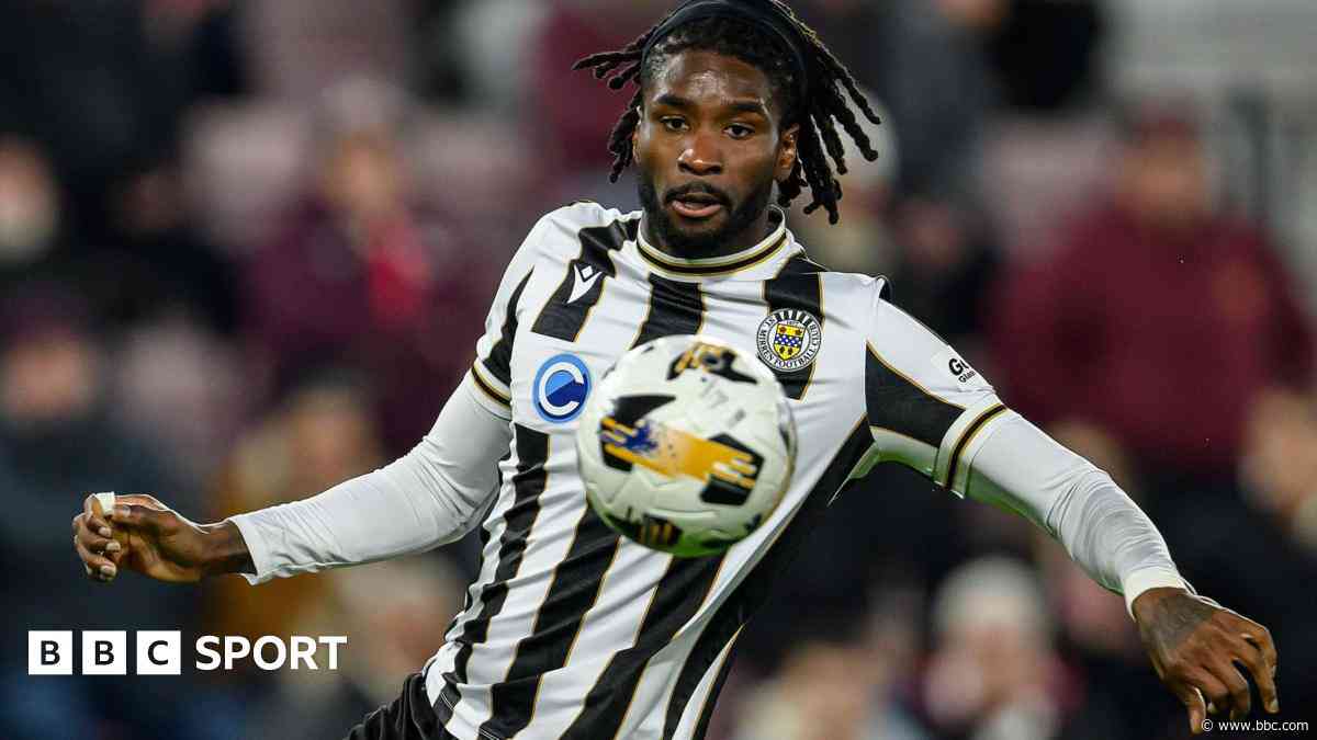 Bolton sign defender Taylor and forward Warren