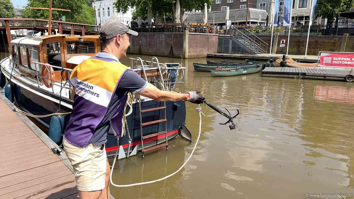 Troep uit het water gevist door tachtig directeuren: 'Wil iets terugdoen'