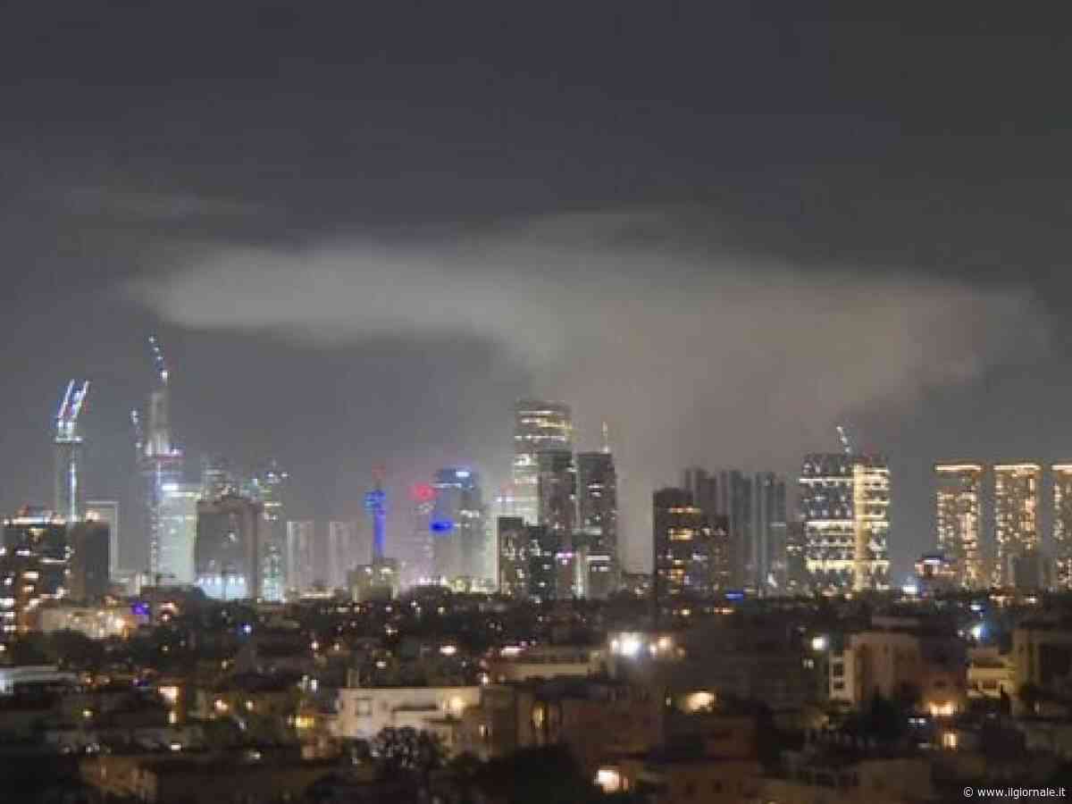 Teheran sferra il contrattacco: centinaia di missili su Israele. Sirene a Gerusalemme, esplosioni a Tel Aviv