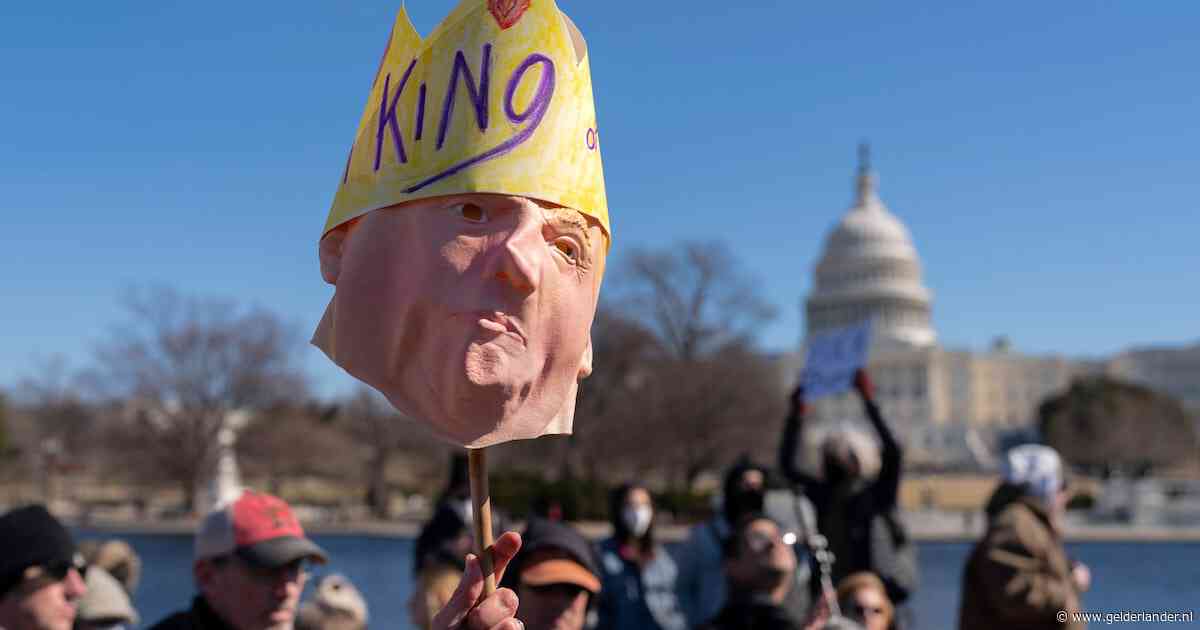 ‘Koning’ Trump beweegt zich door VS alsof hij op staatsbezoek is in eigen land