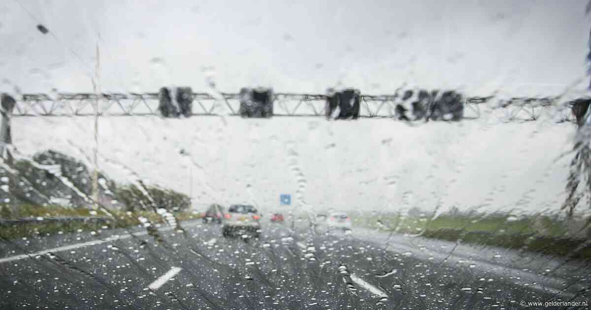 Bekijk hier hoe laat de onweersbuien over Nederland trekken