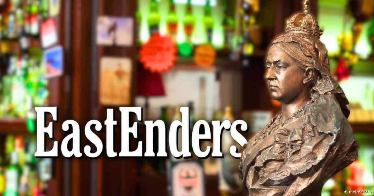 EastEnders exit story as Queen Vic fan-favourite packs his bags and leaves
