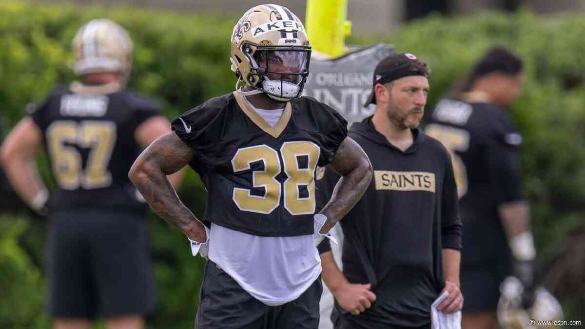 Saints sign RB Akers to 1-year deal after tryout