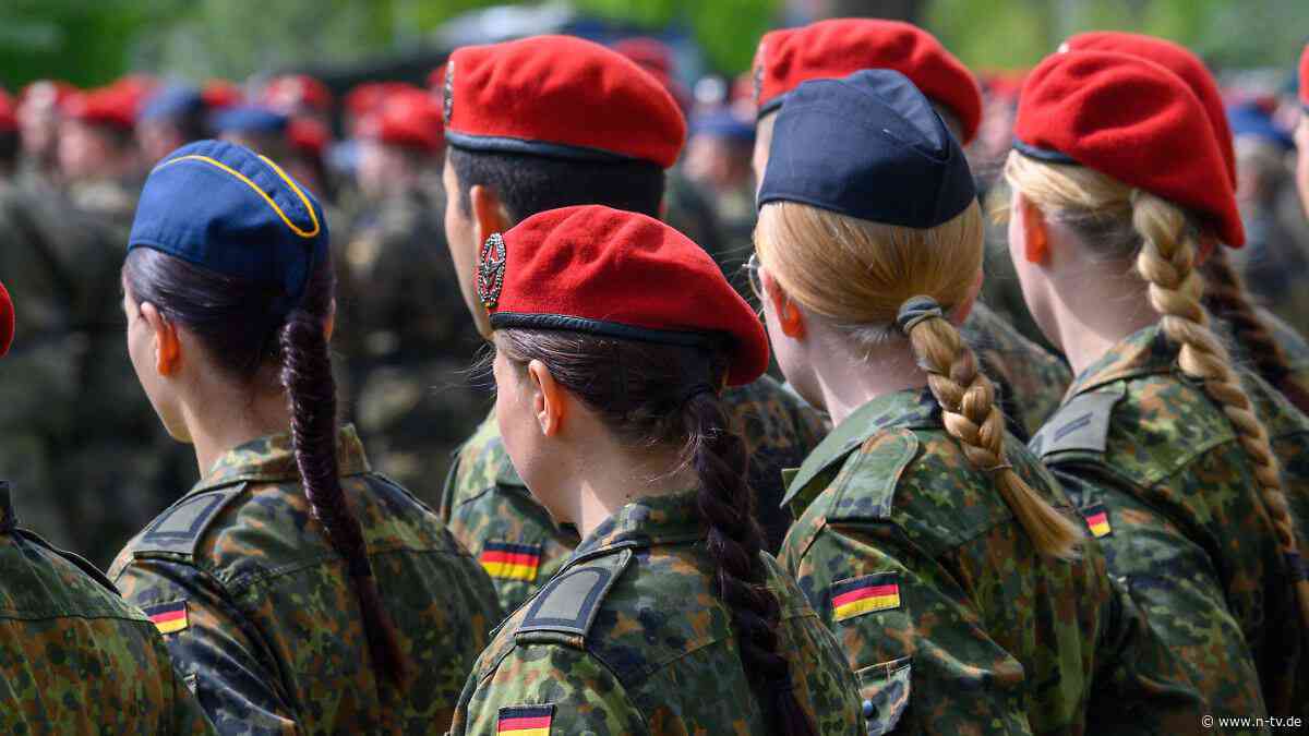 Auch Frauen mit einziehen?: Unionspolitiker offen für Rückkehr zur Wehrpflicht