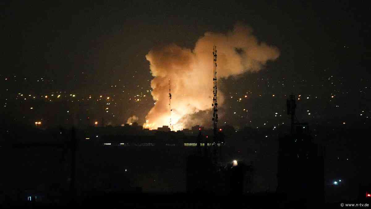 Explosionen und Rauchsäulen: Israelische Geschosse treffen Flughafen in Teheran