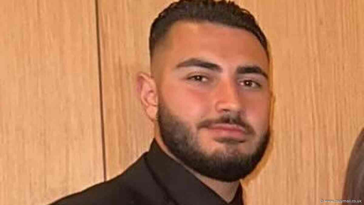 The killers got the wrong man - innocent plumber John Versace. Now homicide cop reveals the twisted truth of what's going on inside murderers' heads as they remain on the run