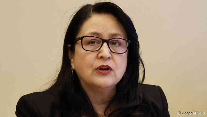 CUT y Colegio de Profesores denunciaron a la contralora ante la OIT