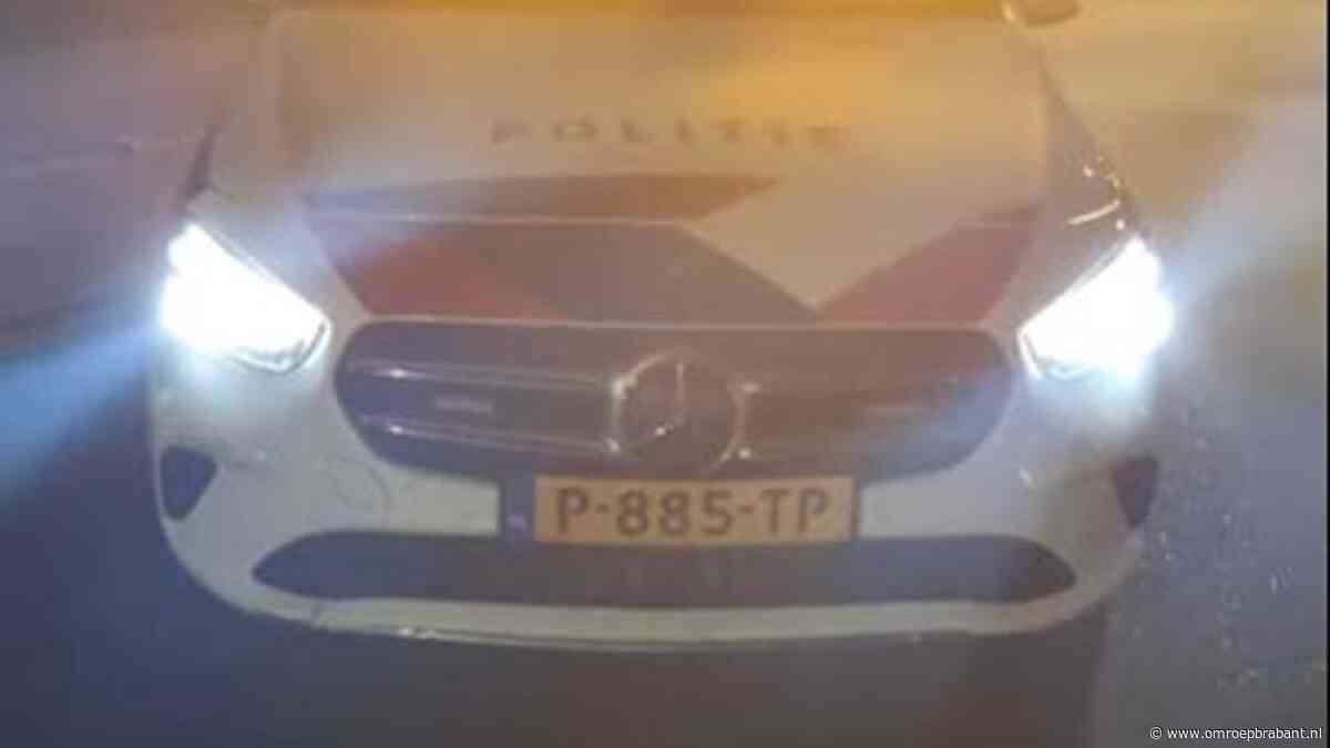 112-nieuws: Auto crasht na verkeerd oprijden rotonde • Uitslaande brand verwoest grote schuur met landbouwvoertuigen en hooibalen