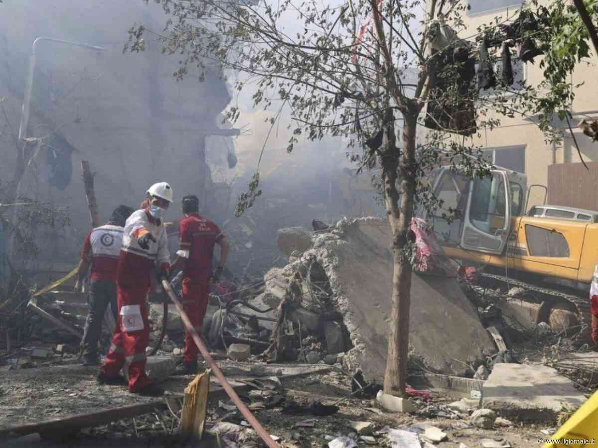 Italiani nella capitale iraniana. "Boati nella notte, valigie pronte. Ma dove possiamo andare?"