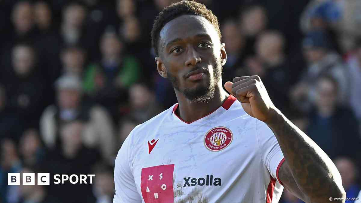 Doncaster sign Wycombe striker Hanlan