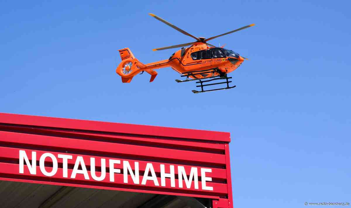 Fahrradfahrer nach Kollision mit Auto in Lebensgefahr