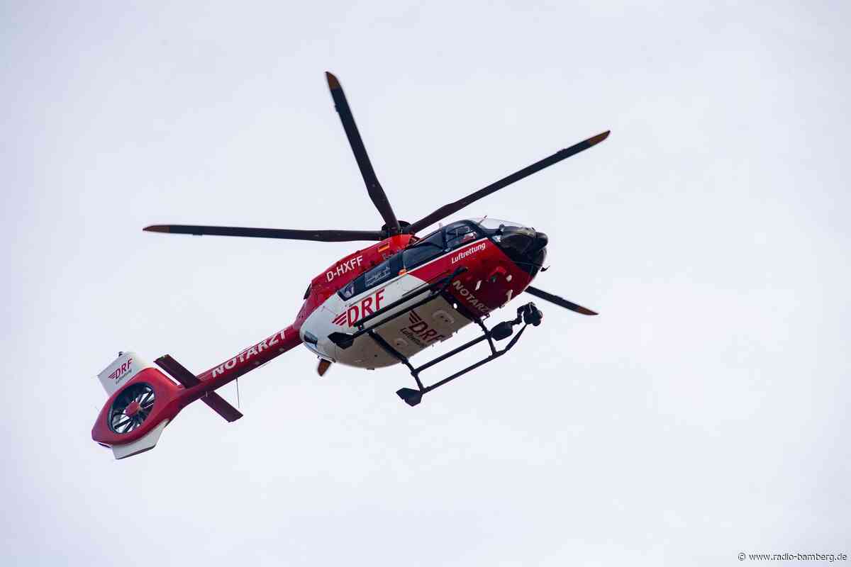 Traktor überrollt Fahrer – Mann schwer verletzt