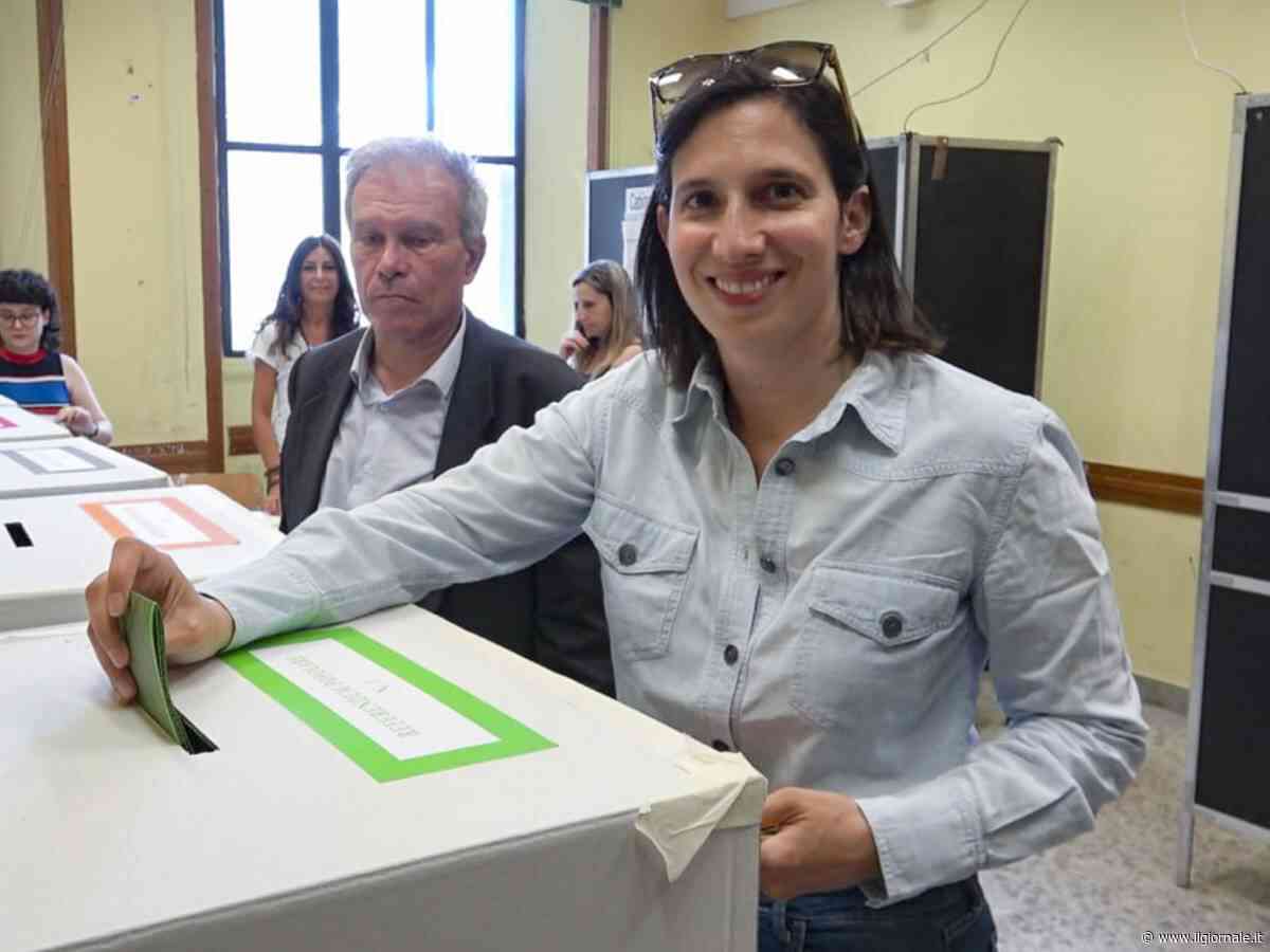 Elly celebra il funerale del referendum