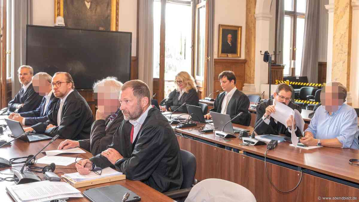 Krebsarzt Dr. F. aus dem Gericht ins Krankenhaus gebracht