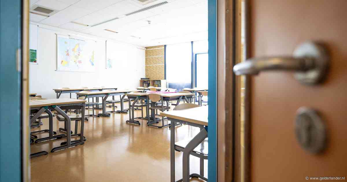 Van ontucht verdachte leraar Olav A. (45) ging al jaren over de schreef: ‘Hij appte dat mijn billen er goed uitzagen’