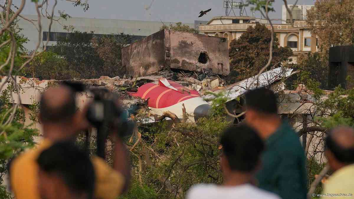 Weitere Leichen nach Flugzeugabsturz in Indien geborgen - 270 Tote