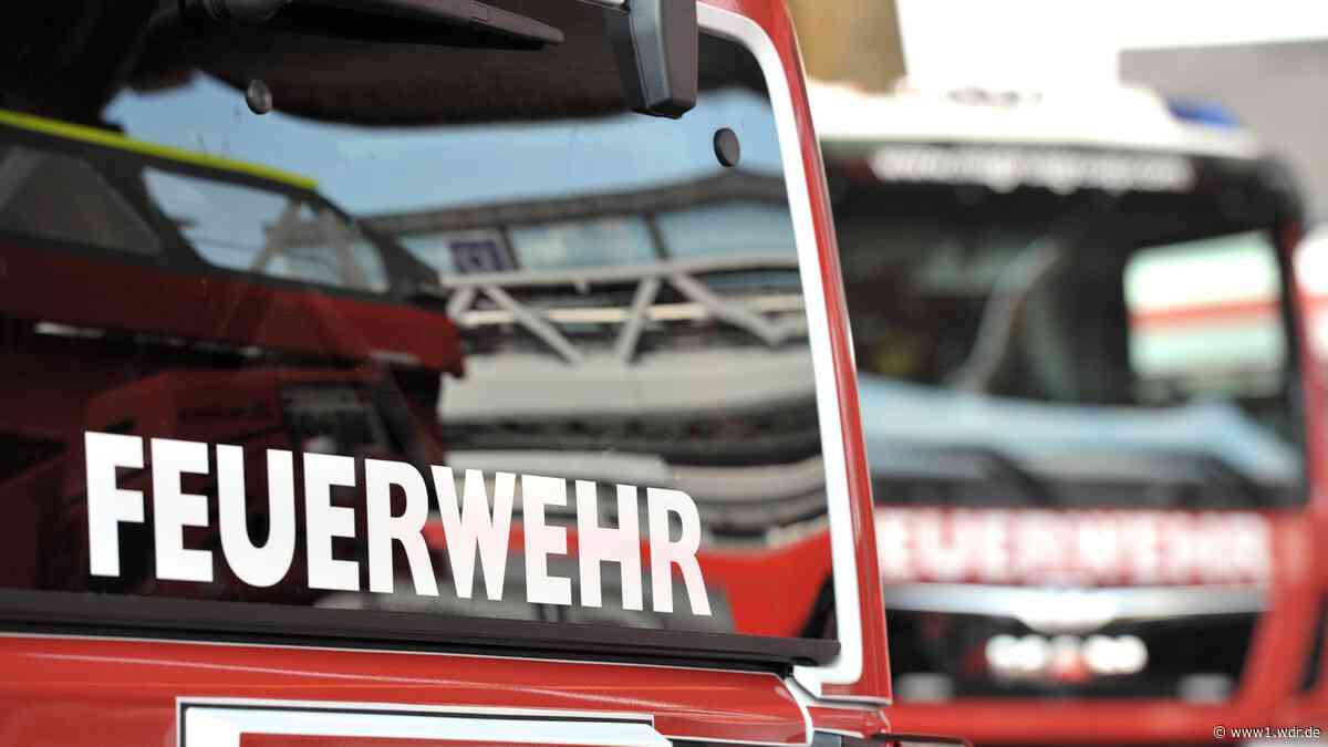 Lagerhallenbrand in Velbert: Laut Feuerwehr keine Gefahr