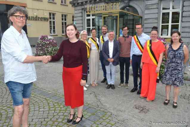Nieuwe stadsdichter Evelien (36) geeft al enkele plannen prijs: “Met poëzie naar de scholen en naar de wekelijkse marktdag”