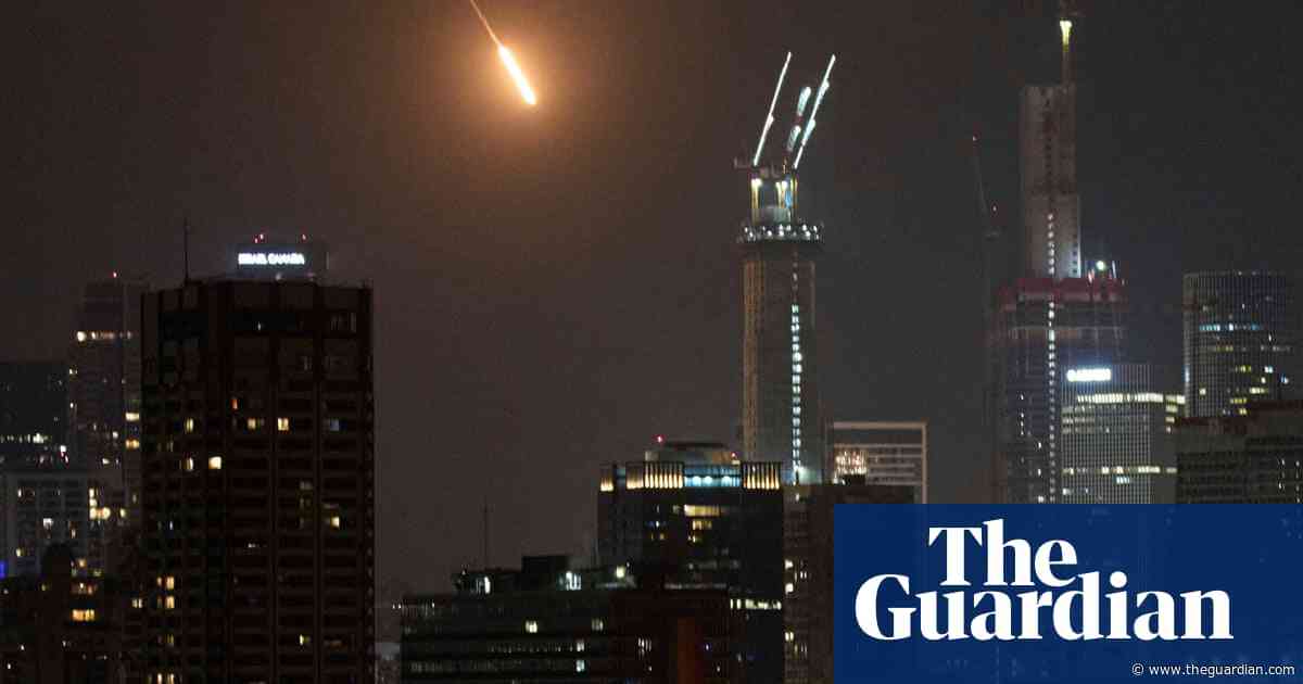 Iran threatens to target American, British and French military bases