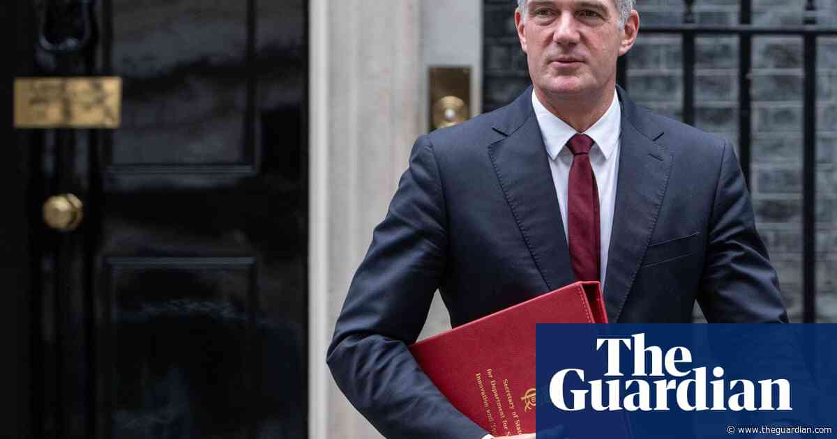 Workers in UK need to embrace AI or risk being left behind, minister says