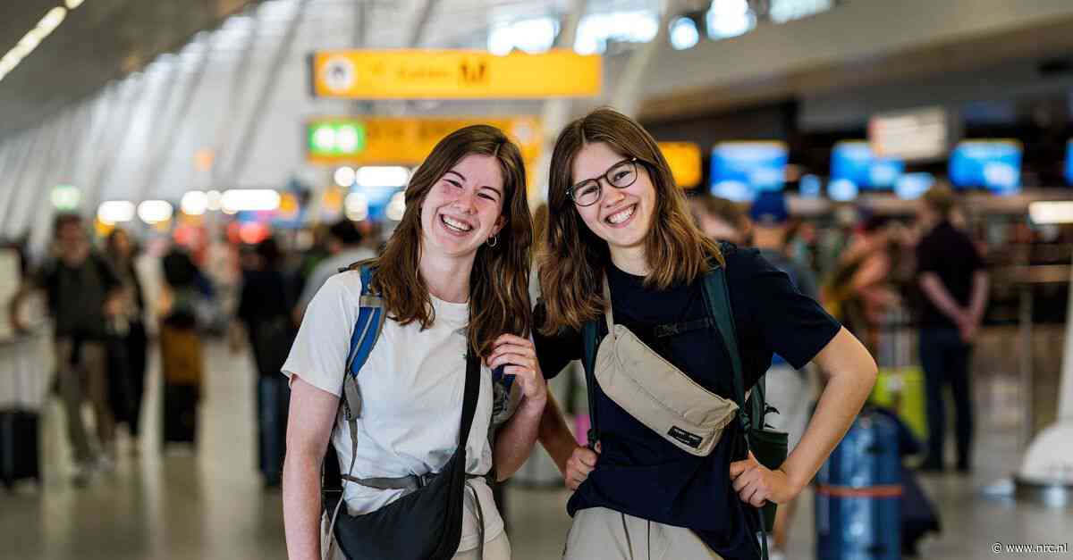 Op Schiphol voelen jongeren geen vliegschaamte maar ‘klimaatverlamming’: „Wat ik doe voor het klimaat, heeft niet echt zin”