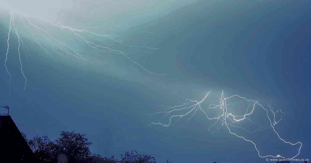 'Incredible' images of thunderstorm captured by Gazette camera club members