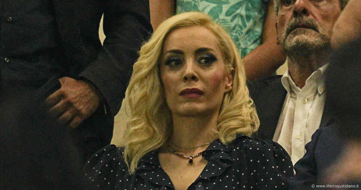 “Marta Fascina in affitto nella villa di Arcore”: la famiglia Berlusconi ora vuole “regolarizzare” l’ex first lady