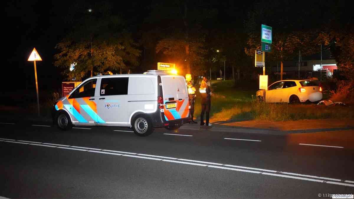 Auto raakt van de weg op Antwerpenweg in Groningen: geen gewonden