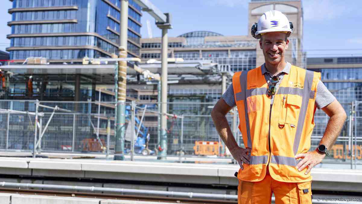 Spectaculaire operatie op station Amsterdam-Zuid:  bakbeesten van staal boven sporen