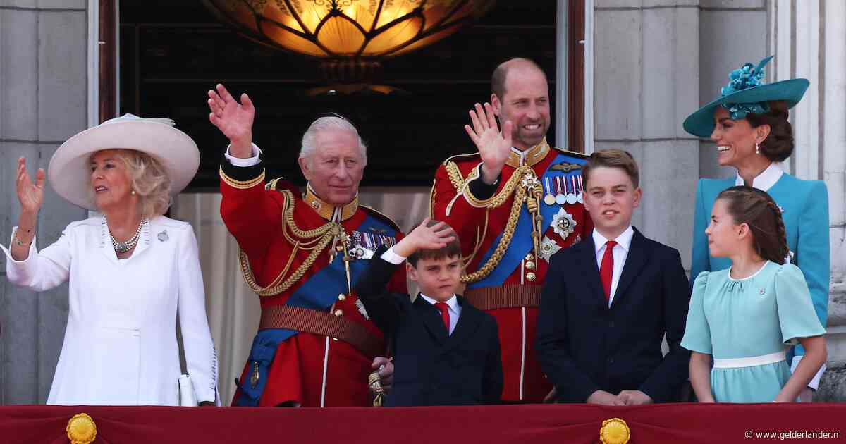Britse royals onder luid gejuich ontvangen tijdens Trooping the Colour, prins Louis houdt zich gedeisd