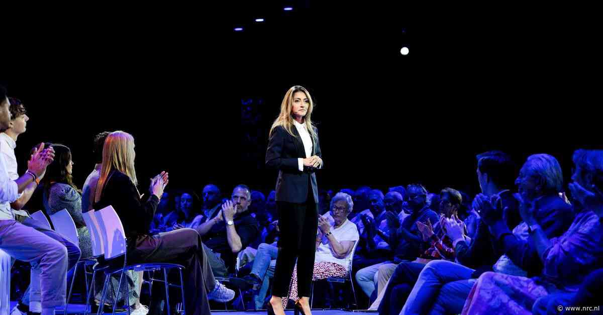VVD-leider Yesilgöz zegt op het partijcongres vooral wat ze níét wil: ze haalt uit naar PVV én GroenLinks-PvdA