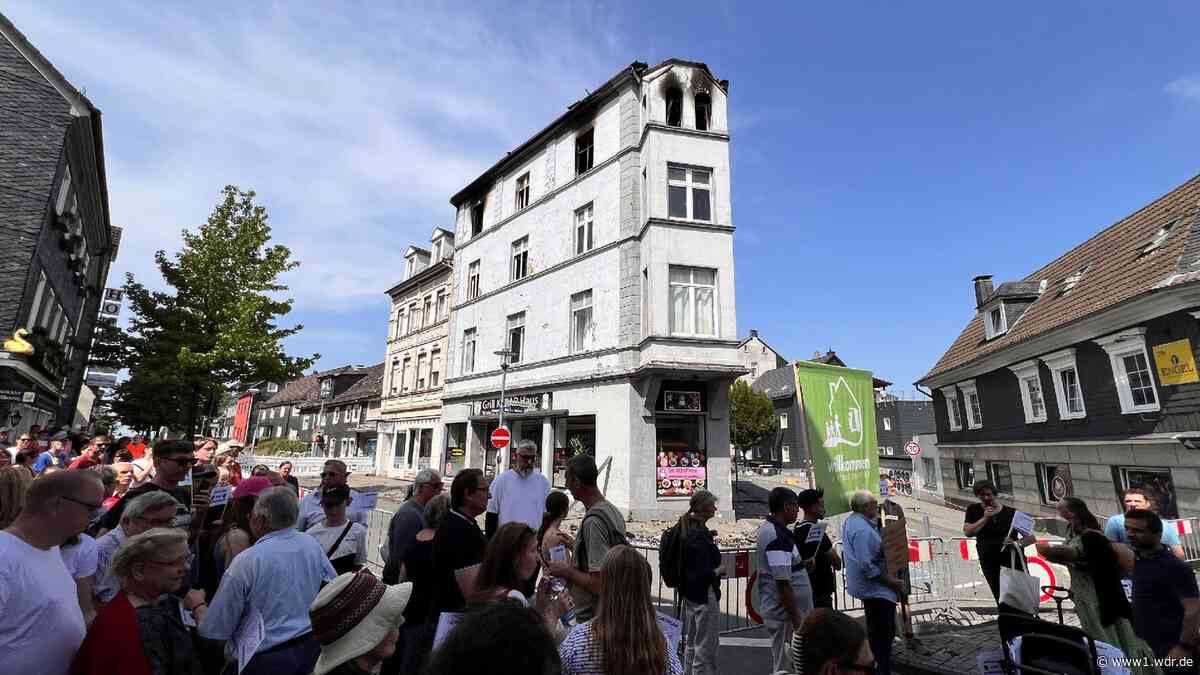 Brandanschläge in Wermelskirchen: Schweigegang durch Stadt