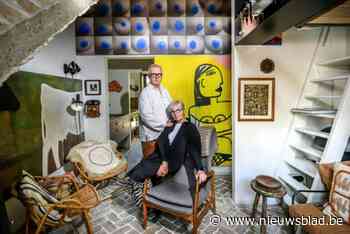 Bart en Gil bouwden een vissershuisje om tot liefdesnest: “Een kunstwerk met mooie borsten kunnen wij moeilijk laten liggen”